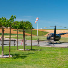 Hélicoptère R44 vu du Club House
